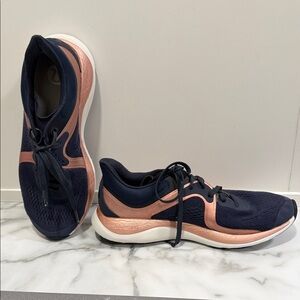 Lululemon Chargefeel Low women's workout size 8 in True Navy/Rose Gold/Black